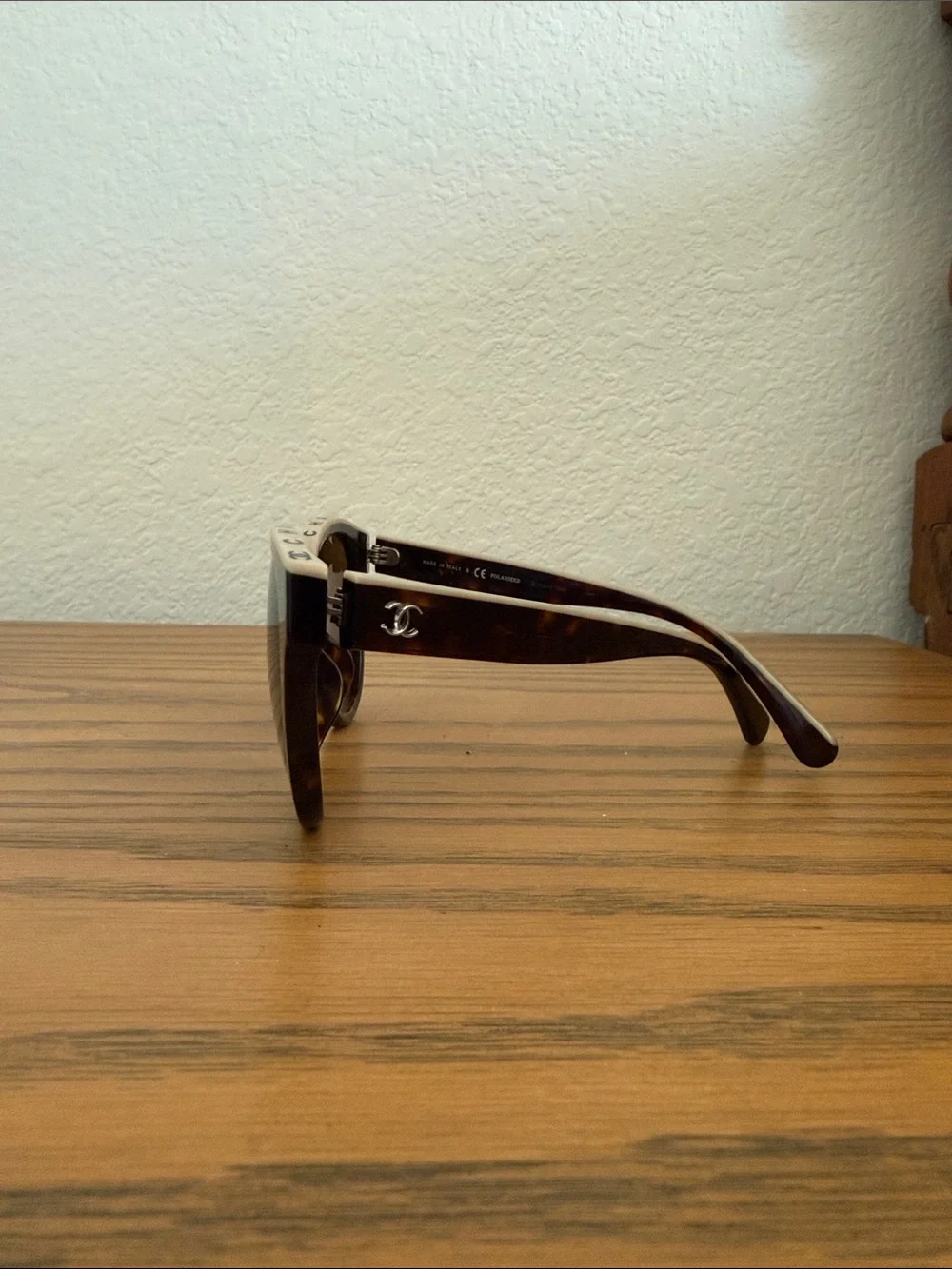 CHANEL stylish tortoiseshell